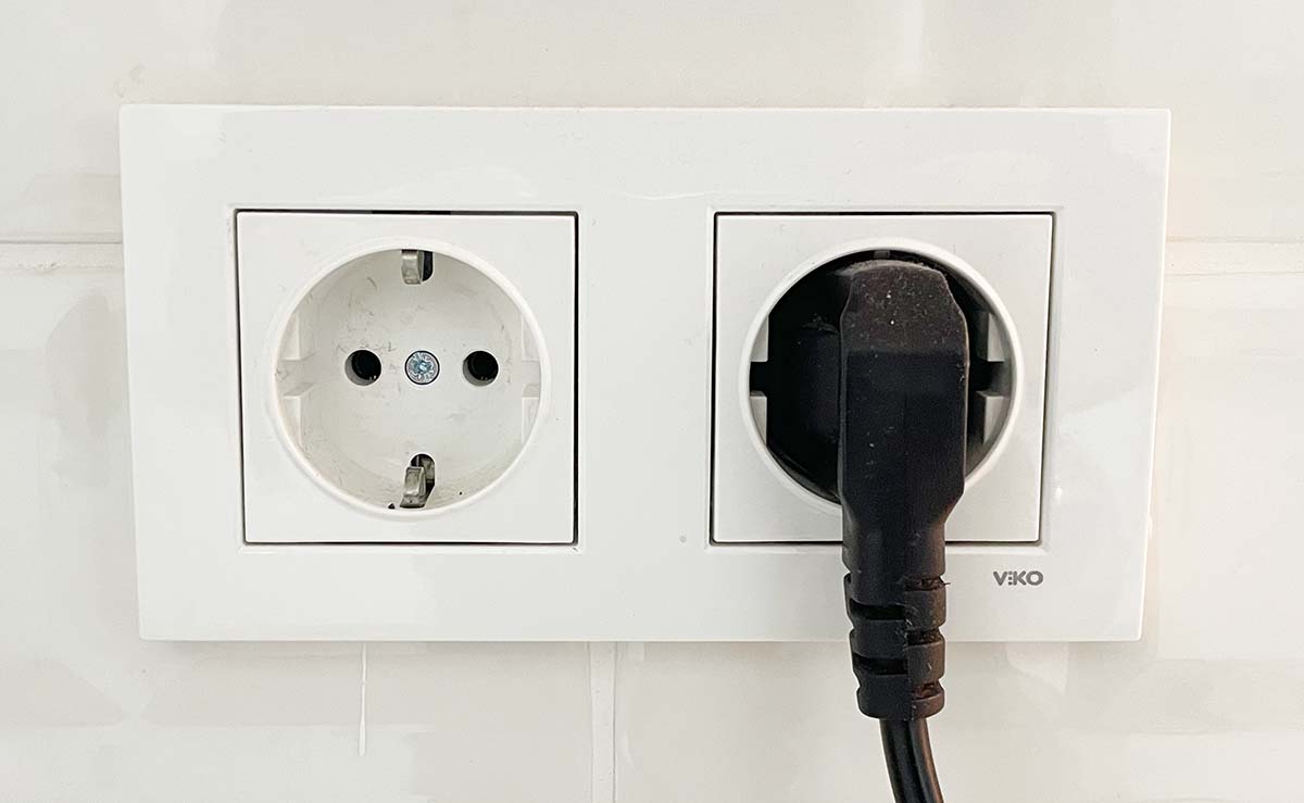 Power Plugs And Sockets In Turkey Do You Need A Travel Adapter why-doesn-t-my-plug-have-an-earth-wire-youtube