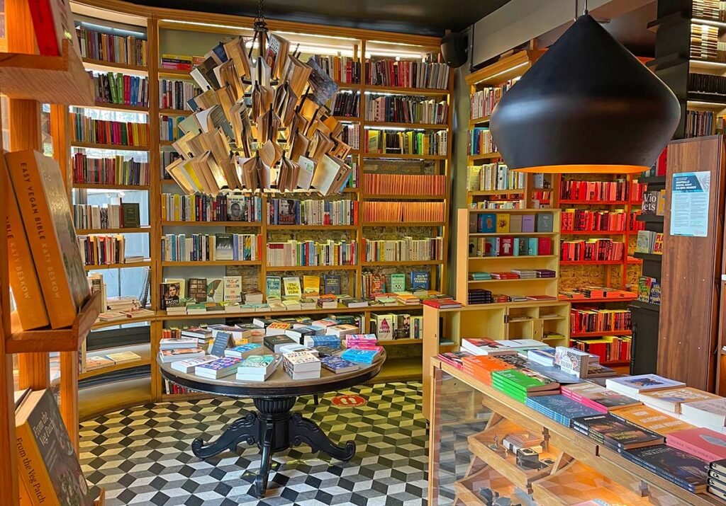 Bookstore in Istanbul with English books