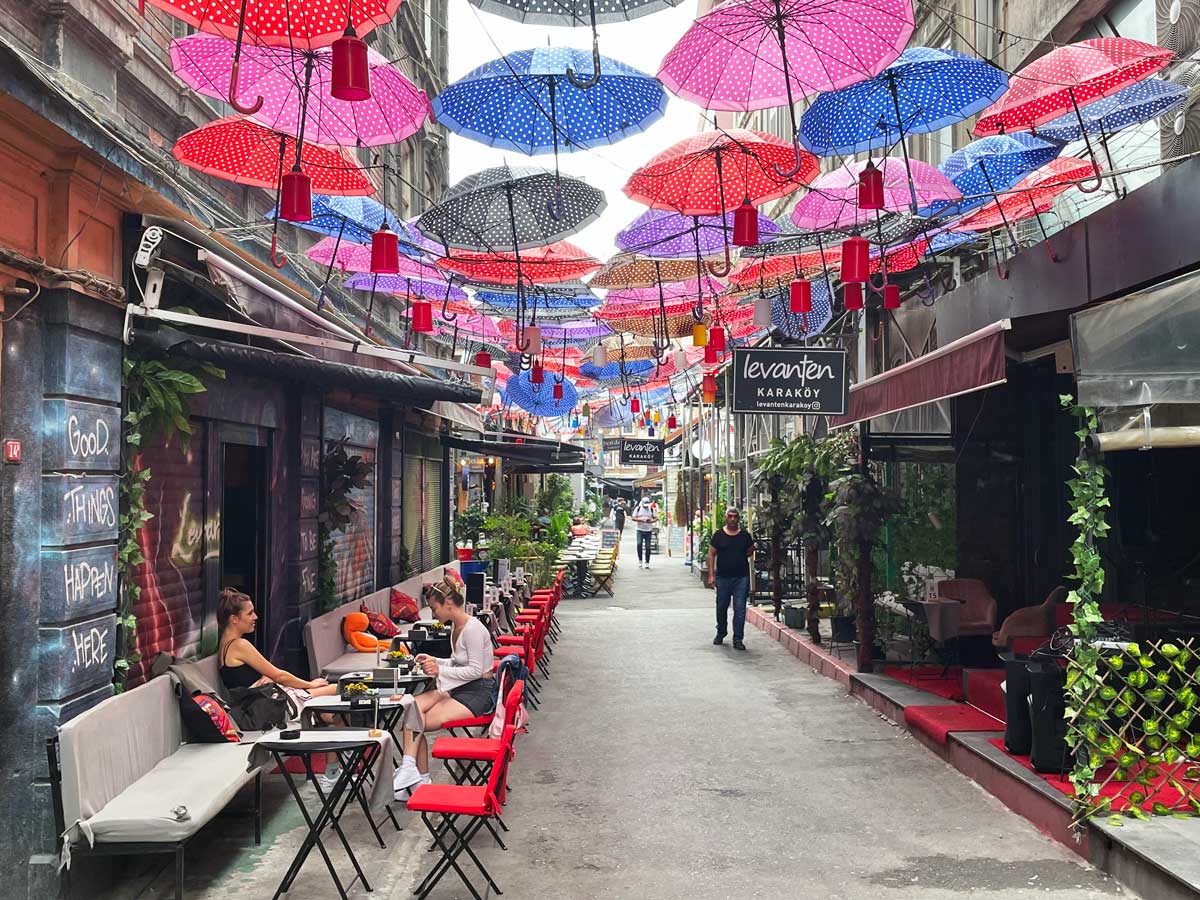 Karakoy restaurant scene